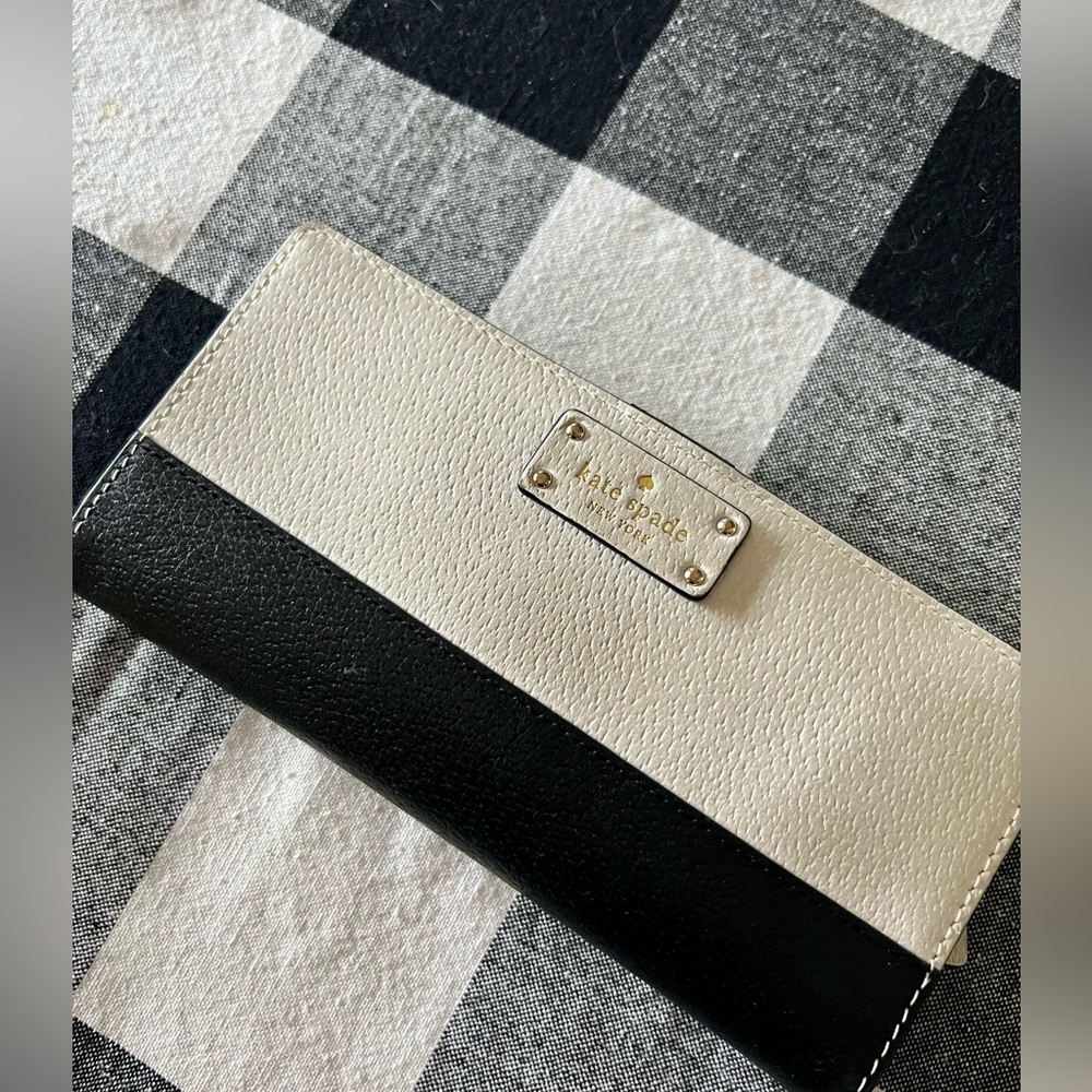 Kate Spade bifold wallet